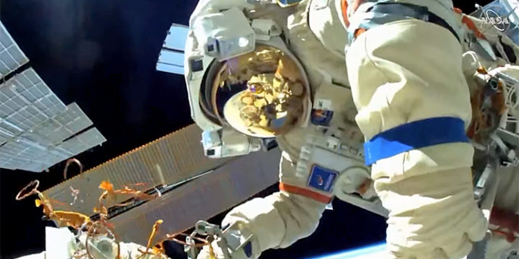 Russian spacewalkers begin outfitting new lab module