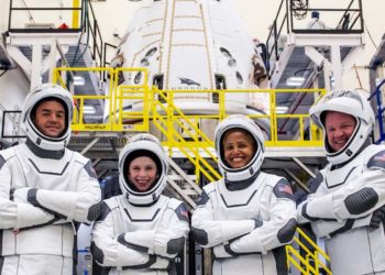 Crew completes spaceship fit check ahead of all-private mission to orbit