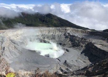 Extremely harsh volcanic lake shows how life might have existed on Mars