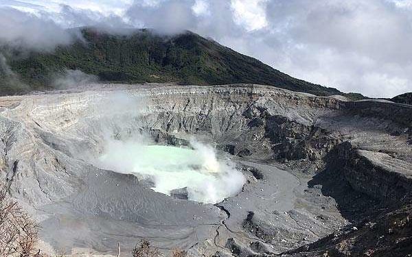 Extremely harsh volcanic lake shows how life might have existed on Mars