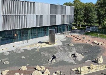 Moon and Mars test site for robotic missions