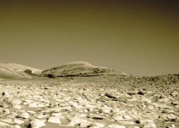 Light rocks on deck, gray rocks in the hole: Sols 3966-3697