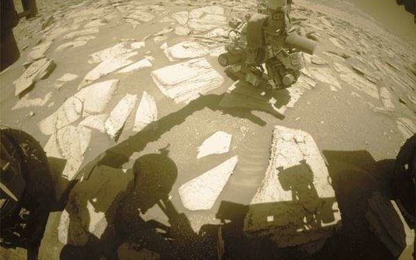 Cliffhangers go by the name of ‘Stand By’ in Mission Ops: Sols 3980-3981