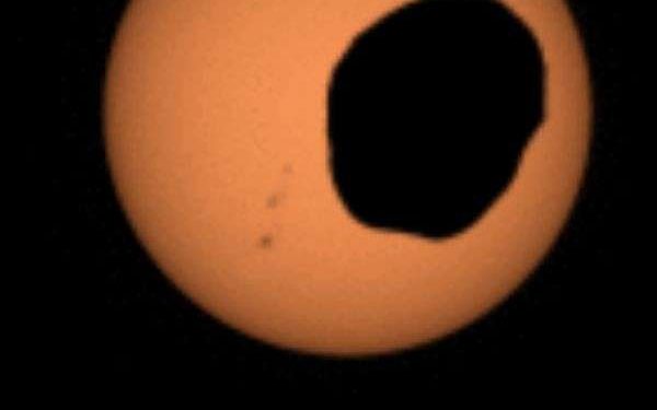 Eclipse on Earth, Exploration on Mars