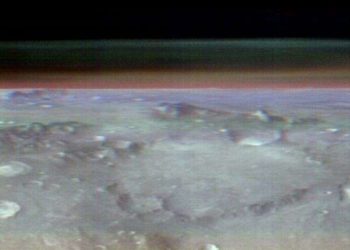 NASA Orbiter snaps stunning views of Mars horizon