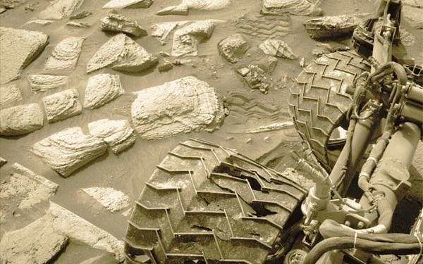 Rocker-Bogie Around the Marsmas Sea: Sols 4041-4042