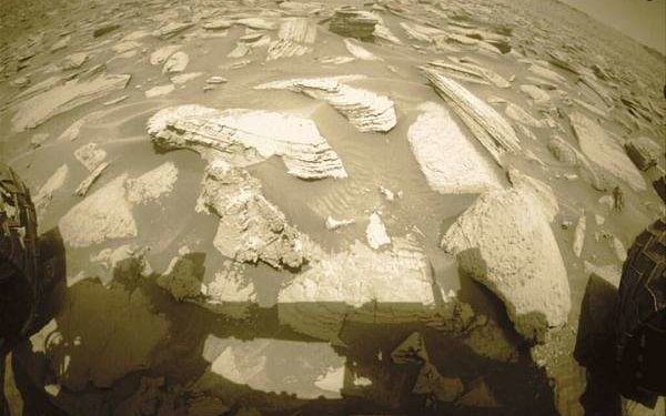 Still hanging in there: Sols 4043-4044: