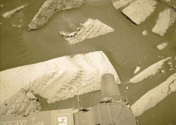 A Fractured Filled Plan: Sols 4073-4075