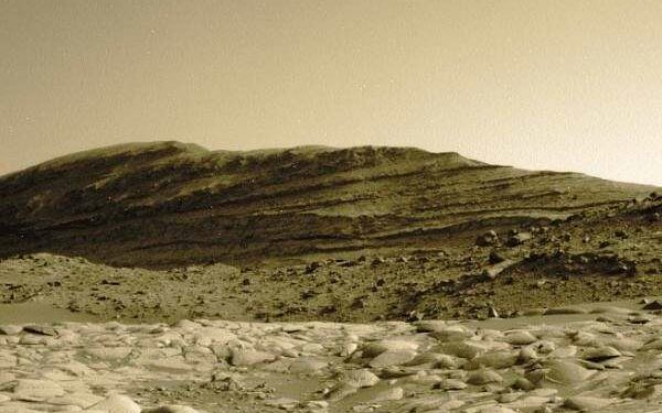 A New Perspective Sols 4082-4083