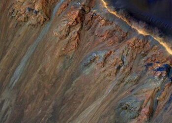 Surprising insights about debris flows on Mars
