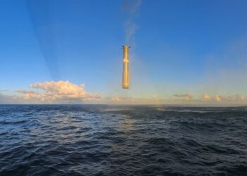 Watch SpaceX’s Super Heavy Starship booster hover in mid-air before plunging into the sea (video)