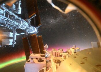Japanese astronaut snaps stunning aurora photo from orbit | On the International Space Station Oct. 13 – 17, 2025