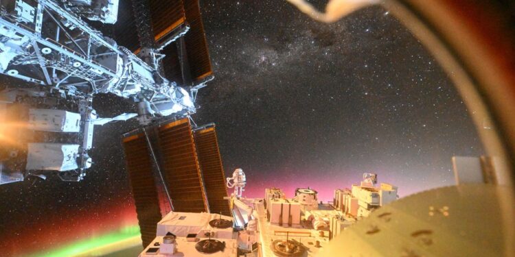Japanese astronaut snaps stunning aurora photo from orbit | On the International Space Station Oct. 13 – 17, 2025
