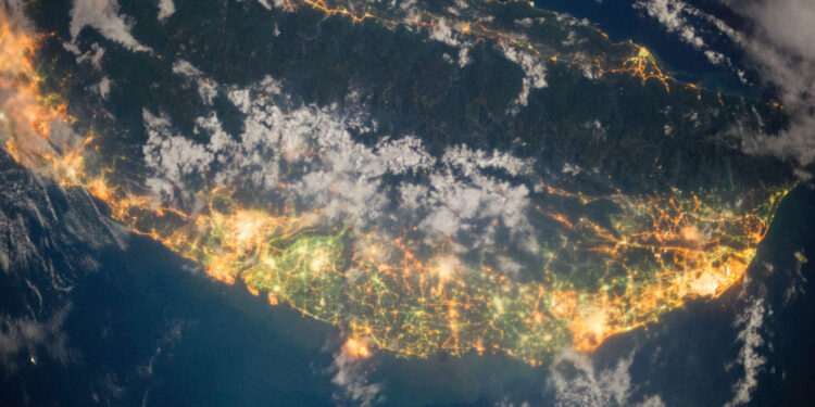 Taiwan should build a space-enabled kill web, not big warships