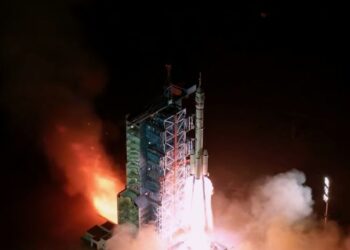 China launches Shenzhou 21 astronauts to Tiangong space station for a 6-month stay (video)