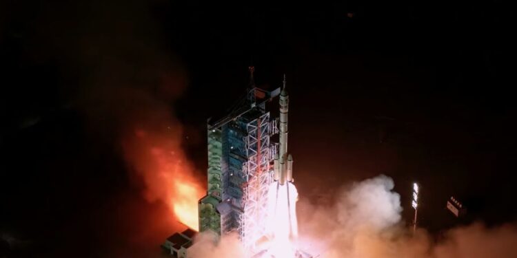 China launches Shenzhou 21 astronauts to Tiangong space station for a 6-month stay (video)