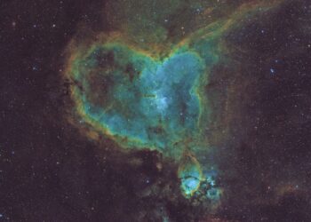 A cosmic heart bursts with light in new deep space astrophotographer portrait (photo)