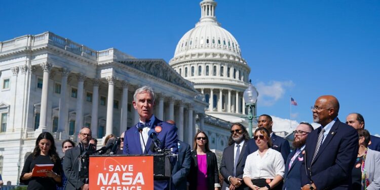 As shutdown continues, science community keeps focus on long-term budget concerns