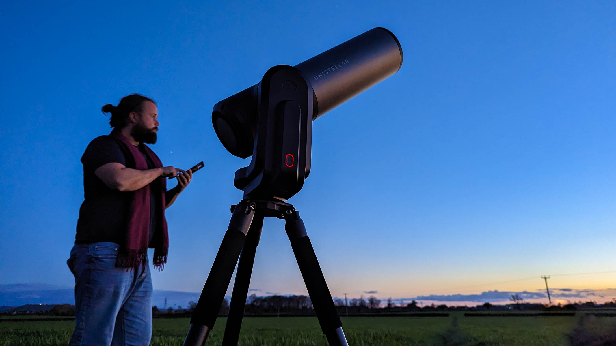 The eQuinox 2 smart telescope in use.