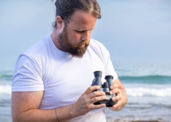 Canon 10×20 IS binocular review: A compact binocular suitable for stargazing