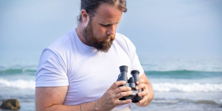 Canon 10×20 IS binocular review: A compact binocular suitable for stargazing