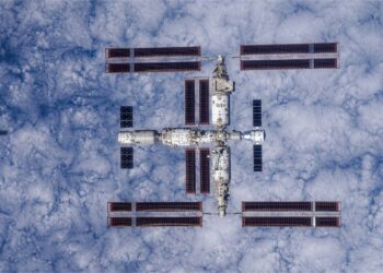 Space rescue services needed? 2 ‘stranded’ astronaut incidents are a ‘massive wake-up call,’ experts say