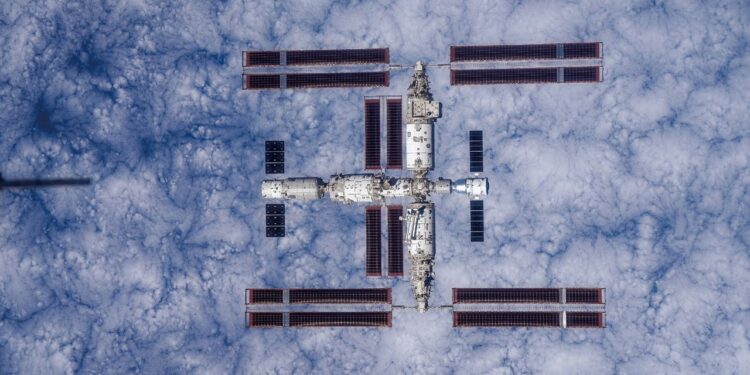 Space rescue services needed? 2 ‘stranded’ astronaut incidents are a ‘massive wake-up call,’ experts say