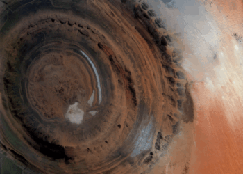 Europe’s lead in hyperspectral Earth observation depends on public–private partnerships