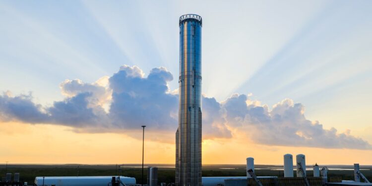 SpaceX’s 1st ‘Version 3’ Super Heavy Starship booster buckles under pressure during initial tests