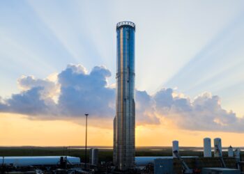 First next-generation Starship booster damaged in testing