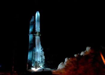 Blue Origin launches NASA Mars mission and nails booster landing