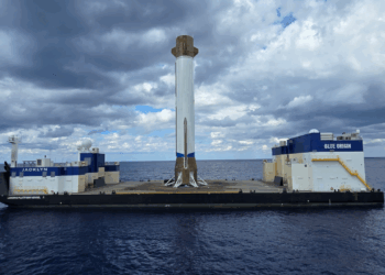 Watch Blue Origin’s huge New Glenn rocket ace its epic landing on a ship at sea (video)