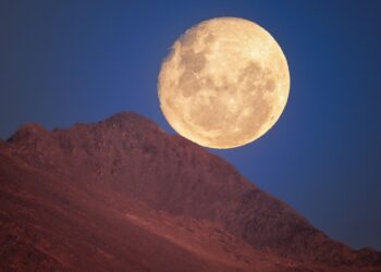 The moon looks set to roll down a ridge | Space photo of the day for Nov. 6, 2025