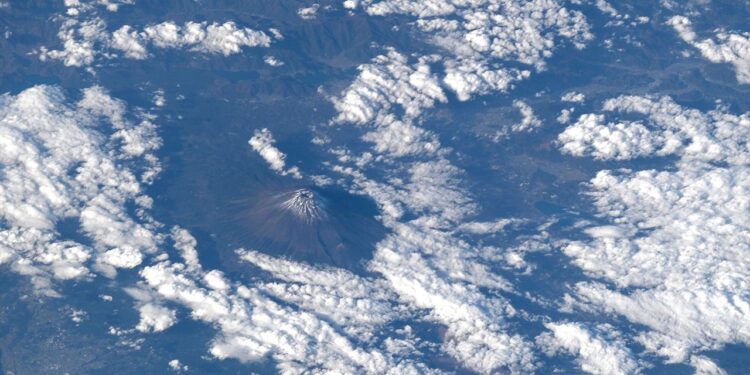 NASA astronaut shows how to ‘weigh’ yourself in space | On the ISS this week Nov. 17-21, 2025