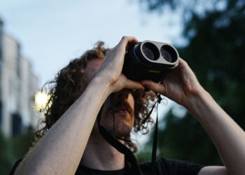 Are image-stabilized binoculars good for stargazing?