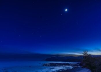 Jupiter and the moon take a sunset stroll tonight. Here’s how to see it