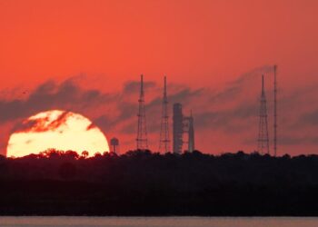 Sun rises on Artemis 2 launch pad | Space photo of the day for March 30, 2026