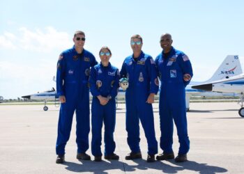 Artemis 2 astronauts arrive at KSC