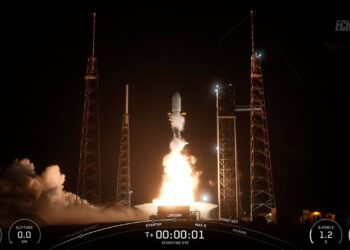 SpaceX launches 15,000-pound TV satellite to orbit on its 30th mission of the year (photos, video)