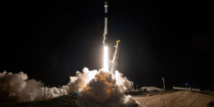 SpaceX springs forward with another Starlink launch from California (video)