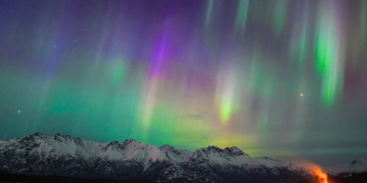 Northern lights dazzle worldwide as strong G3 geomagnetic storm sparks stunning show (photos)
