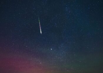 The Lyrids are coming! How I watch meteor showers from the middle of a city