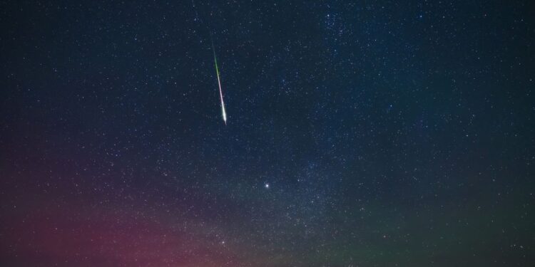 The Lyrids are coming! How I watch meteor showers from the middle of a city