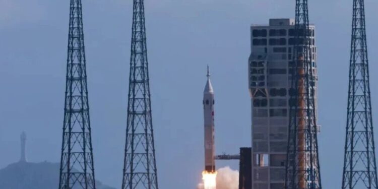 Fueling test suggests imminent debut of China’s reusable Long March 10B rocket