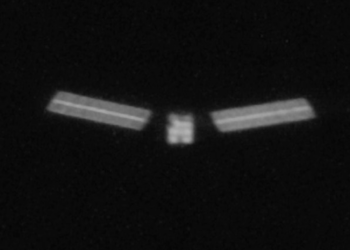 Satellite spies SpaceX Starlink before it breaks apart | Space photo of the day for April 1, 2026