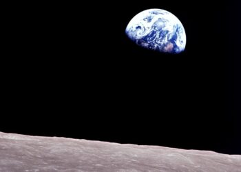 Artemis 2 moon astronauts will try to recreate Apollo 8’s historic ‘Earthrise’ photo during April 6 flyby