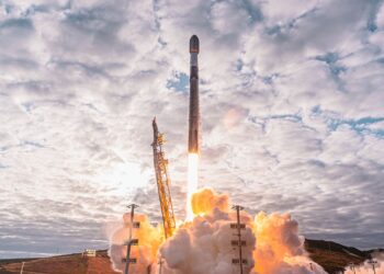 SpaceX launches its 50th mission of the year, sends 25 Starlink satellites to orbit (video)