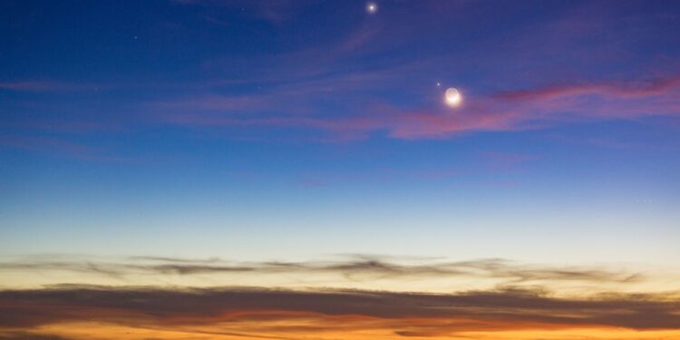 The moon and Jupiter steal the show after sunset on April 22