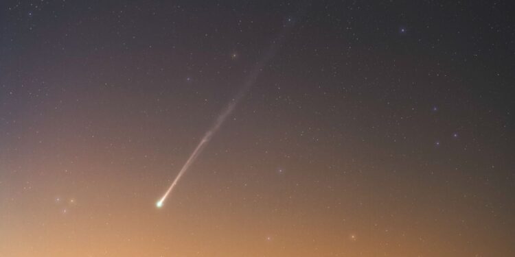 See Comet PanSTARRS glow above a false dawn in stunning new photo