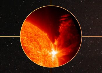 Sun unleashes 2 colossal X-flares within 7 hours of each other, knocking out radio signals on Earth